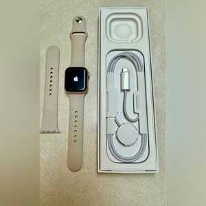 Apple Watch SE – 40mm Rose Gold